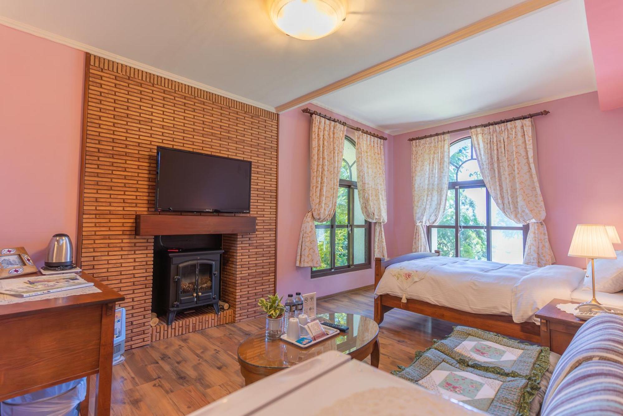 Europe Villa Женай Екстер'єр фото